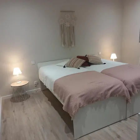 Casinha De Santo Amaro * 오우렘